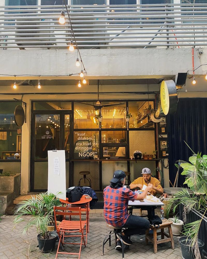 Tempat makan di MERR Surabaya: Ost Coffee.
