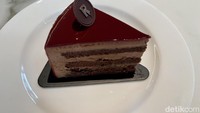 Kemudian, The RR Chocolate juga terdapat aneka sliced cake yang lembut dan creamy. Kamu bisa pesan varian Royal Chocolate (Rp 70.000). Foto: detikcom