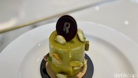 Jika tak suka cokelat kamu  bisa pesan varian Pistachio (Rp 75.000). Kue ini berwarna hijau muda cantik.  Foto: detikcom