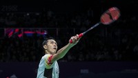 Jonatan Christie menyumbang angka kedua Indonesia di partai ketiga. Berhadapan dengan Cho Geon yeop, Jojo unggul dengan skor 17-21, 21-17, 21-10. Indonesia unggul 2-1.