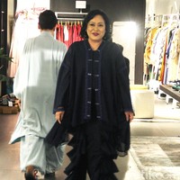 Penampilan para penyintas kanker memeragakan koleksi desainer Adrie Basuki di Forme Showroom di Jalan Wijaya, Jakarta Selatan, Kamis [2/5/2024]. Foto: Mohammad Abduh/detikcom.