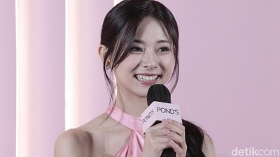 10 Foto Tzuyu di Jakarta Ini Bakal Bikin Harimu Feel Special!