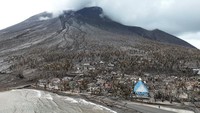Dua desa yang berada di bawah kaki Gunung Ruang yaitu Desa Laingpatehi dan Desa Pumpente menjadi desa paling parah terkena dampak letusan Gunung Ruang dan puluhan rumah di lokasi tersebut tertimbun material abu vulkanik.   