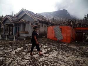 Bantuan Rumah-Uang Bulanan untuk Warga Terdampak Erupsi Gunung Ruang