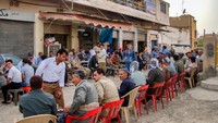 Hari libur di irak termasuk pada peringatan Newroz, Hari Angkatan Darat Irak, dan hari libur Buruh Internasional. Akhir pekan di Irak adalah hari Jumat dan Sabtu, berbeda dengan hari Sabtu dan Minggu di negara-negara lain.