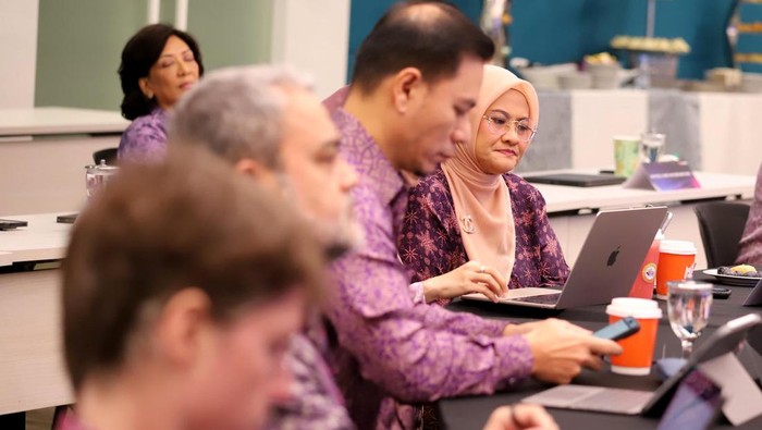PT XL Axiata Tbk (XL Axiata) menggelar Rapat Umum Pemegang Saham Tahunan 2024. Selain mengumumkan pembagian dividen untuk pemegang saham sebesar Rp 635,5 miliar atau 50% dari keuntungan, perseroan menyetujui perubahan susunan Direksi dan Komisaris.