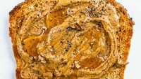 Terakhir ada kombinasi roti panggang dan selai kacang, selama dimakan dalam porsi normal menu ini aman untuk dimakan di malam hari.  Foto: Site News