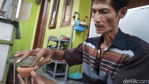 Ahmad (61) perajin gerabah panjunan