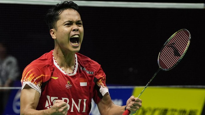 Indonesias Anthony Sinisuka Ginting celebrates after defeating Taiwans Chou Tien Chen in the semi-final of the Thomas Cup Finals held in Chengdu in southwestern Chinas Sichuan Province, Saturday, May 4, 2024. (AP Photo/Ng Han Guan)