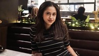 Asila kerap menunjukkan aktivitas serunya melalui unggahan Instagram miliknya. Salah satu momennya saat menikmati makanan di restoran. Foto: Instagram Asila Maisa