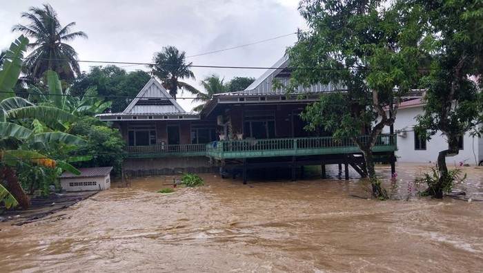 Banjir menerjang Wajo, Sulsel.