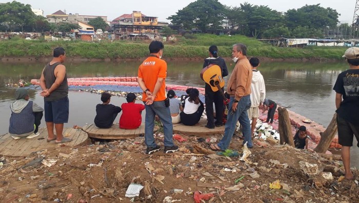 Bocah Ditemukan Tewas Usai Tenggelam di Kali Ciliwung, Sempat Hilang 3 Hari