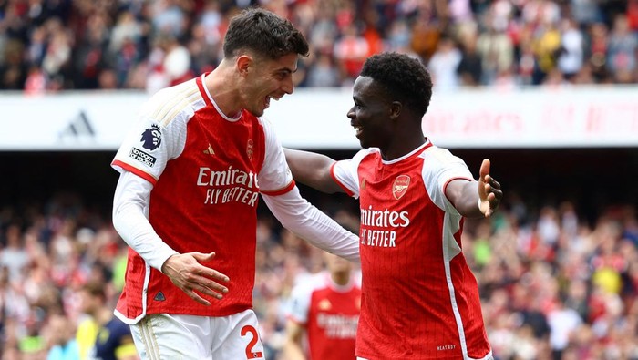 Soccer Football - Premier League - Arsenal v AFC Bournemouth - Emirates Stadium, London, Britain - May 4, 2024 Arsenals Bukayo Saka celebrates scoring their first goal with Kai Havertz Action Images via Reuters/Paul Childs NO USE WITH UNAUTHORIZED AUDIO, VIDEO, DATA, FIXTURE LISTS, CLUB/LEAGUE LOGOS OR LIVE SERVICES. ONLINE IN-MATCH USE LIMITED TO 45 IMAGES, NO VIDEO EMULATION. NO USE IN BETTING, GAMES OR SINGLE CLUB/LEAGUE/PLAYER PUBLICATIONS.