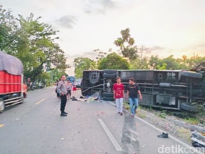 Kecelakaan Maut Bus Tabrak Motor di Bojonegoro Tewaskan 2 Orang