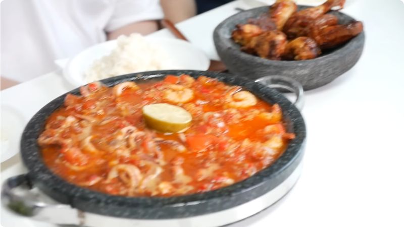 Cowok Korea ketagihan makan sambal gami