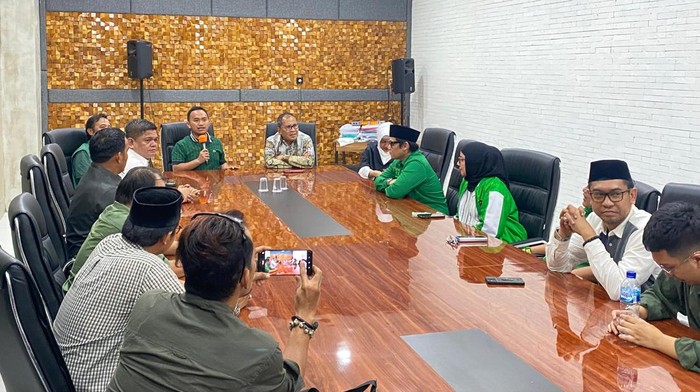 Danny Pomanto mendatangi kantor PPP Sulsel malam-malam. Dokumen Istimewa