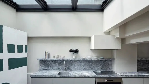 Tampilan dapur di rumah Thomas Geerlings