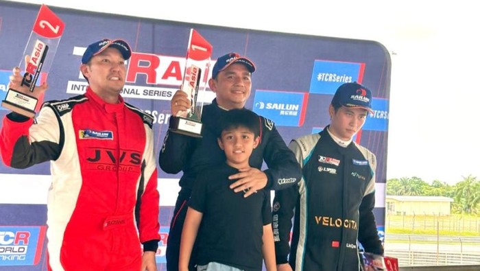 Pebalap Indonesia Dypo Fitra menangi race 1 TCR Asia Series 2024
