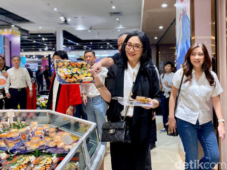 Oishiwa Transmart Central Park Resmi Dibuka, Ada Promo Salmon Hemat!