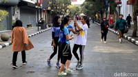 Pelaksanaan Program BFV ini mendapatkan dukungan dari warga, dilihat dari antusiasme warga yang beraktivitas di jalan itu. (Foto: Wisma Putra/detikJabar)