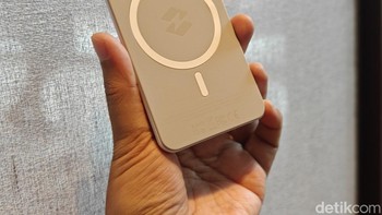 Bonus pembelian diberikan powerbank wireless MagCharger. Foto: Adi Fida Rahman/detikINET