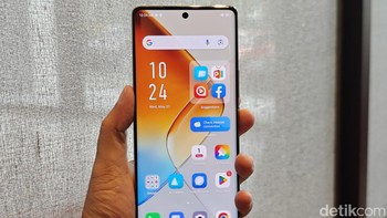 HP ini menawarkan layar AMOLED berukuran 6,78 inch dengan resolusi FH+ dan refresh rate 120Hz. Foto: Adi Fida Rahman/detikINET