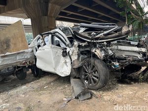 Rusak Parah! Begini Kondisi Mobil HR-V dan Bus Kuning yang Kecelakaan di UI