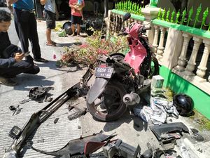 Pikap Oleng Tabrak 2 Motor di Wates, 1 Orang Tewas