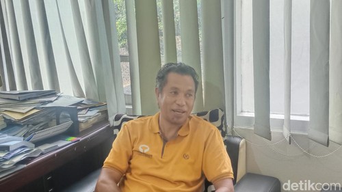 Kepala Ombudsman NTT Darius Beda Daton saat ditemui di kantornya di Kupang, Sabtu (4/5/2024).