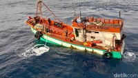 Lepas Tembakan! KKP Tangkap Kapal Nelayan Vietnam di Natuna