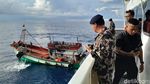 Lepas Tembakan! KKP Tangkap Kapal Nelayan Vietnam di Natuna