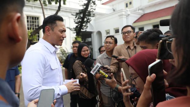Menteri Agraria dan Tata Ruang/Kepala Badan Pertanahan Nasional (ATR/BPN), Aguts Harimurti Yudhoyono usai ratas soal penanganan warga terdampak erupsi Gunung Ruang di Istana Jakarta, Jumat (3/5/2024). (Dok. Kementerian ATR/BPN)