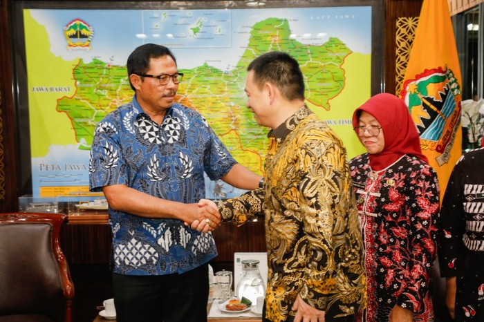 Nana Sudjana dan Investor