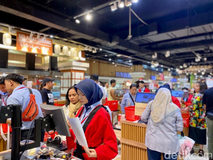 Oishiwa Transmart Central Park Resmi Dibuka, Ada Promo Salmon Hemat!