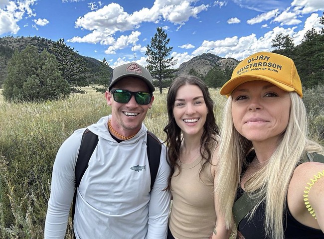 Hubungan kontroversial mereka memancing kemarahan dan orang-orang yang taat beragama menilai bahwa ketiganya melakukan dosa besar. Foto: Dok. Instagram/@campthrouple
