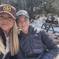 Alana juga ingin mengeksplorasi seksualitasnya’.  Sehingga kini ia pun memacari Megan. Dia awalnya mulai berkencan dengan Kevin pada tahun 2017 sebelum memutuskan untuk mencari orang ketiga. Foto: Dok. Instagram/@campthrouple