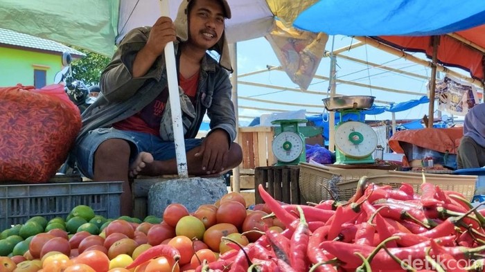 Pedagang tomat di Pasar Lakessi Parepare.