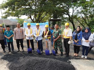 Pemkot Cilegon Gunakan Aspal Daur Ulang Plastik untuk Perbaikan Jalan