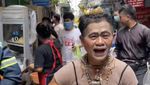 10 Gaya Nyentrik Pedagang Makanan Ini Sukses Pikat Pembeli