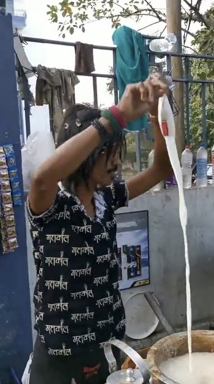 Penjual nyentrik 10 Gaya Nyentrik Pedagang Makanan Ini Sukses Pikat Pembeli