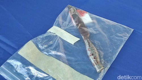 Pisau dan koper yang digunakan Amrin membunuh dan membuang mayat cewek MiChat di Kuta, Bali.