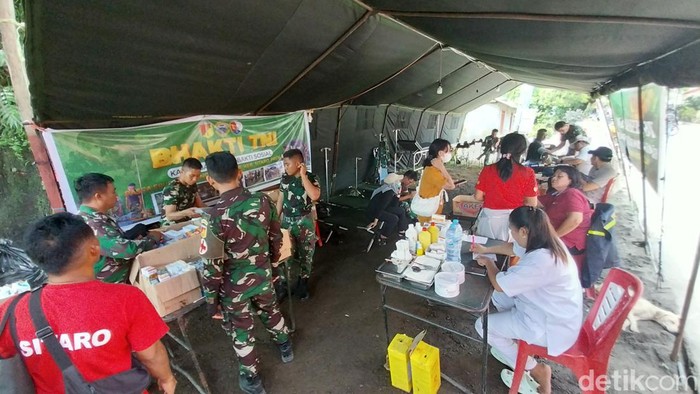 Posko Induk Tanggap Darurat Bencana Alam Erupsi Gunung Api Ruang di Desa Apengsala Pulau Ruang Kabupaten Kepulauan Sitaro, Sulut.