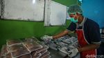 Potret Mendag Zulhas Tinjau Rumah Potong Hewan di Jaktim
