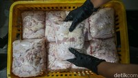Angka itu sedikit di bawah harga acuan penjualan (HAP) di konsumen yang ditetapkan pemerintah Rp 36.750/kg. Sementara harga acuan pembelian (HAP) produsen Rp 21.000-23.000/kg.