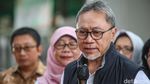 Potret Mendag Zulhas Tinjau Rumah Potong Hewan di Jaktim