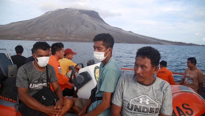 Ribuan Warga Terdampak Erupsi Gunung Ruang Dievakuasi