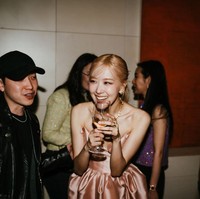 Peluncuran Tiffany Titans by Pharrell Williams digelar di toko flagship Tiffany & Co. di Landmark, New York City, AS. Sejumlah selebriti hadir memberi dukungan untuk penyanyi sekaligus desainer itu, termasuk Rose BLACKPINK. Foto: Getty Images for Tiffany & Co./Mike Coppola