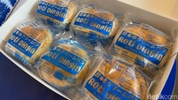 detikFood akhirnya membeli paket 6 roti untuk dibawa pulang sebagai oleh-oleh. Harga per paketnya Rp 75.000 dengan varian rasa yang bebas pilih sesuai selera. Foto: detikFood/Yenny Mustika Sari