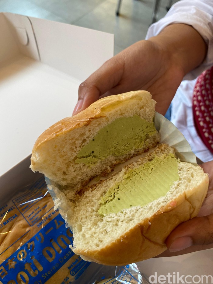 Roti Dingin Roti Dingin di Bandung