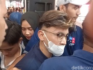 Ruben Onsu Tanggapi Soal Kabar Pisah Rumah dengan Sarwendah